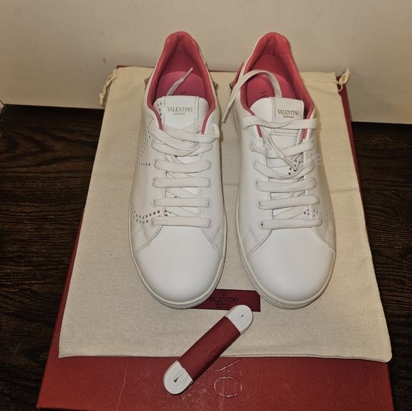 VALENTINO GARAVANI White/Pink Leather V Logo Perforated Sneaker Shoes sz 40 - Picture 2 of 9